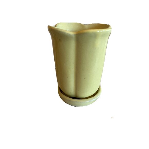 Yellow Ceramic Flower-Shaped Planter Pot With Attached Saucer For Indoor Plants - Picture 1 of 3
